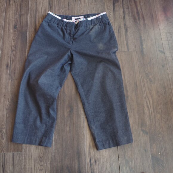 Ladies Grey Color Capris - Picture 2 of 4